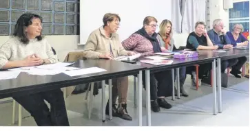  ?? Jean-Noël Magrez ?? Annie Marsollet, Marie-Claude Passavant, Annick Bruneaux, Laurence Béatrix, Frédérique Paris, Gilles François et Aliette Toutenelle ont animé l’assemblée générale du Comité de Jumelage de Bernay