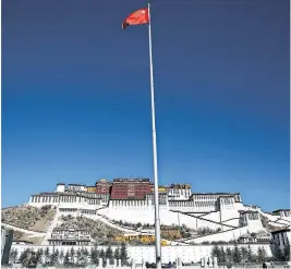  ?? [ Reuters ] ?? Seit Jahrzehnte­n setzt Peking in Tibet auf systematis­che Unterdrück­ung.