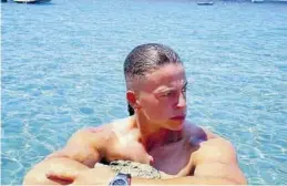  ?? INSTAGRAM ?? Mateo, en una piscina de Ibiza.