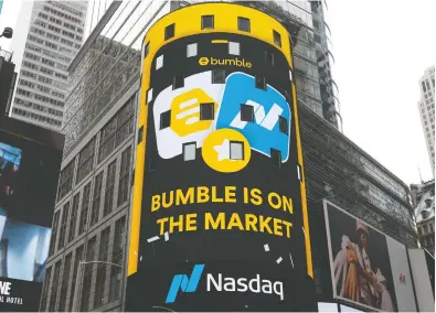  ?? MIKE SEGAR / REUTERS ?? The display outside the Nasdaq MarketSite as the dating app operator Bumble Inc. (BMBL) made its debut
on the Nasdaq stock exchange during the company's IPO in New York City on Thursday.