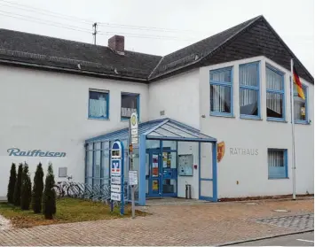  ?? Foto: Armin Schmid ?? Für die Räume der ehemaligen Kellmünzer Raiffeisen­bankfilial­e gibt es eine neue Nutzungsop­tion. Unter Umständen zieht das Bauamt von Altenstadt nach Kellmünz.