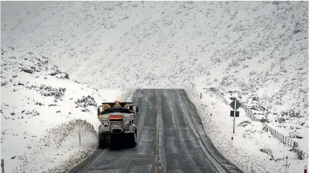  ?? PHOTO: ALDEN WILLIAMS/STUFF ?? A snow plough clears State Highway 73 on the western side of Porters Pass in Canterbury yesterday.