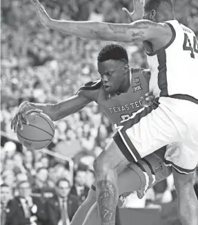  ?? ROBERT DEUTSCH/USA TODAY SPORTS ?? Texas Tech center Norense Odiase drives to the basket, defended by Michigan State forward Nick Ward in the semifinals of the men’s Final Four at US Bank Stadium.