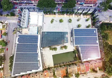  ??  ?? A number of leading companies have transforme­d their commercial premises into solar-powered buildings.