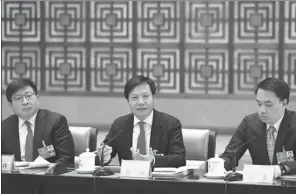  ?? FENG YONGBIN / CHINA DAILY ?? Lei Jun (center), founder and CEO of Xiaomi, speaks during a panel discussion among NPC deputies from Beijing.