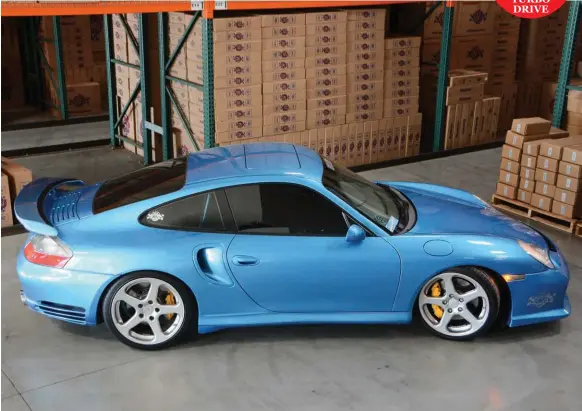  ??  ?? The stand out visual feature of Ravi Dolwani’s 996 Turbo is, of course, its eyepopping Minerva Blue paintwork
