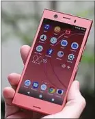  ??  ?? Le smartphone Xperia XZ1 de Sony peut scanner des objets en 3D.