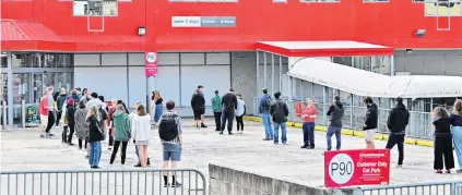  ?? PHOTO: CHRISTINE O’CONNOR ?? Big red rush . . . Queues outside The Warehouse in Maclaggan St, Dunedin, on Wednesday after the announceme­nt it will close for four weeks.