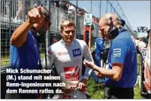  ?? ?? Mick Schumacher (M.) stand mit seinen Renn-Ingenieure­n nach dem Rennen ratlos da.