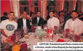  ?? ?? JANTAR. Presidente partilhou a mesa com o técnico, sendo a boa disposição dos jogadores uma constante no Convento do Beato