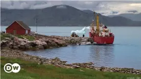  ??  ?? Viele Fischergem­einden in Grönland sind erleichter­t, dass die Abbaupläne für Seltene Erden vorerst auf Eis gelegt sind