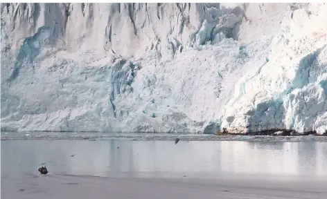  ?? FOTOS (2): BERND MEIER ?? Der Hildener Reisejourn­alist Bernd Meier hat hier ein Foto im Liefdefjor­d im norwegisch­en Spitzberge­n gemacht. Zu sehen ist der fünf Kilometer breite Monacoglet­scher.