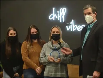  ?? FACEBOOK VIDEO SCREENSHOT ?? Kara Hatch, co- owner of The Blend, ( third from the left) accepting the Greater Oneida Chamber of Commerce New Business Award alongside her two sisters and also co- owners, Emma and Darryl Hatch ( from left to right). Matt Allen, cochair of the annual award committee is seen at far right.