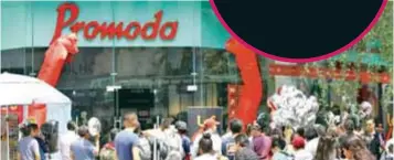  ?? |PUBLIMETRO ?? En la tienda de Promoda, que se sitúa en una superficie de cuatro mil metros, se comerciali­zan productos de moda de más de 200 marcas.