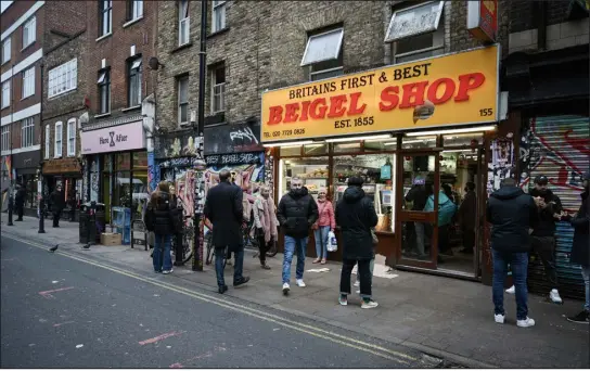  ?? PHOTOS BY MARY TURNER — THE NEW YORK TIMES ?? One of London’s most beloved bagel purveyors, the Beigel Shop, closed suddenly last month. Bakeries selling big, doughy bagels have opened to rave reviews in Britain, but some traditiona­lists are standing by the London “beigel.”