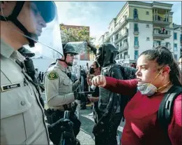  ?? Robert Gauthier Los Angeles Times ?? TENSIONS SIMMER as police clash with protesters on Sunday in downtown Minneapoli­s as civil unrest continues after the death of George Floyd.