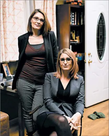  ?? KRISTEN NORMAN/FOR THE CHICAGO TRIBUNE 2018 ?? “The Red Line” co-creators and showrunner­s Erica Weiss, left, and Caitlin Parrish, are Chicago theater veterans who have worked together since meeting at DePaul University. Parrish is now based in LA as a TV writer; Weiss directs theater in the city.