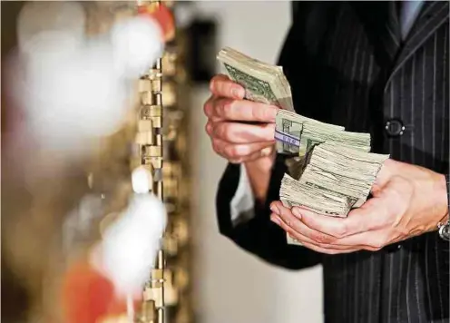  ?? Foto: Getty Images ?? In den meisten Fällen von Geldwäsche spielt das Bankensyst­em eine Rolle.