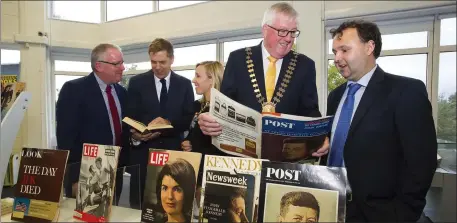  ??  ?? Willie Kielthy, Kennedy Summer School; Prof Richard Aldous, who launched the archive, Eileen Morrissey, librarian; Cathaoirle­ach Willie Fitzharris and Dr Brian Murphy director, Kennedy Summer School.