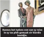  ?? ?? Hannes het tydens een van sy reise in sy tas plek gemaak vir hierdie beeldjie.