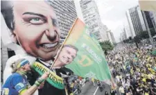  ?? EFE ?? Ultraderec­ha. Simpatizan­tes del candidato presidenci­al Jair Bolsonaro del Partido Social Liberal se reunieron ayer en la avenida Paulista, en Sao Paulo.