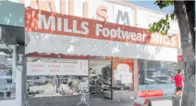  ?? Photo / Warren Buckland ?? Mills Footwear in Taradale is having a closing-down sale.