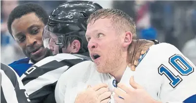  ?? N AT H A N DENETTE THE CANADIAN PRESS ?? Lightning forward Corey Perry caught the attention of Wayne Simmonds in the first two games of the series between Tampa Bay and Toronto.