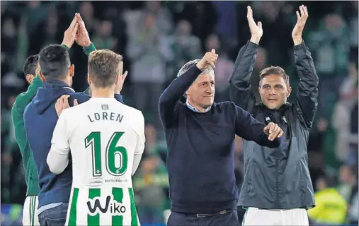  ??  ?? ALEGRÍA. Quique Setién, visiblemen­te emocionado tras el triunfo ante el Málaga que significó el regreso del Betis a competicio­nes europeas.