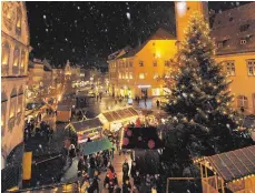 ?? FOTO: ARCHIV ?? Hoimelig: Der Christkind­lesmarkt in Ravensburg beginnt dieses Jahr erst im Dezember.