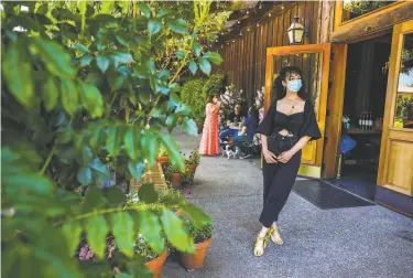  ?? Photos by Yalonda M. James / The Chronicle ?? Above: Instagram wine influencer Amber Lucas poses as a friend takes photos of her at Lambert Bridge Winery in Healdsburg. Fun, flirty imagery is part of the game. Below: Lucas tastes Lambert Bridge wine.