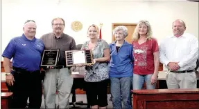  ?? LYNN KUTTER ENTERPRISE-LEADER ?? Randall Rieff of Prairie Grove, left, received the 2016 Buddy Lyle Citizenshi­p Award last week from the city of Prairie Grove. Standing with him are Mayor Sonny Hudson, Council member Gina Lyle-Bailey, Pat Lyle, Lesa Lyle Bement and Brian Bailey.