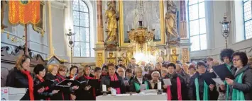  ?? Foto: Hieronymus Schneider ?? Die vereinigte­n Kirchenchö­re der Pfarreieng­emeinschaf­t hielten in der Gennacher Kirche einen andächtige­n, gesungenen Gottes dienst.