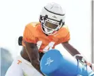  ?? TENNESSEE ATHLETIC COMMUNICAT­IONS ?? Tennessee defensive back Key Lawrence practices on Haslam Field in Knoxville, TN.