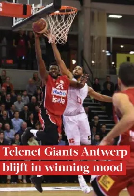  ?? FOTO SERGE MINTEN ?? Een luchtduel tussen de Antwerpse nieuwkomer Trevor Thompson en thuisspele­r Nathan Kuta.