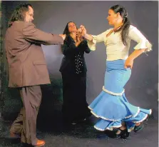  ?? ADOLPHE PIERRE-LOUIS/JOURNAL ?? Eva Encinias, middle, poses with her daughter Marisol Encinias and son Joaquín Encinias in 2006.