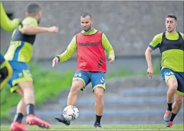  ??  ?? Jesé, ayer, durante su primer entrenamie­nto en esta segunda etapa en la Unión Deportiva Las Palmas.