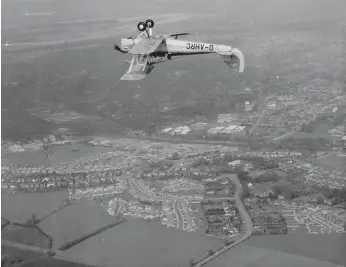  ??  ?? OPPOSITE PAGE: Adolph Pégoud prepping for a flight.LEFT: An inverted Tiger bi-plane in the midst of a loop