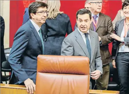 ?? JULIO MU•Z / EFE ?? Juan Marín (Cs) y Juan Manuel Moreno (PP) en el Parlamento andaluz