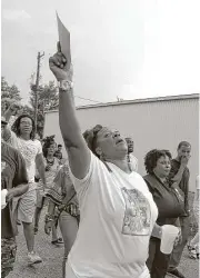  ?? Karen Warren / Houston Chronicle ?? Nikki Braziel, wife of Alva Braziel, leads a march at the site where 38-year-old Alva Braziel was shot by police while waving a gun.