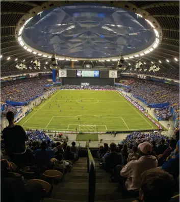  ?? PHOTO D’ARCHIVES, AGENCE QMI ?? Comme un match de Coupe du monde attire de grandes foules, le Stade olympique devient le seul endroit pouvant accueillir un tel événement, étant donné sa capacité.