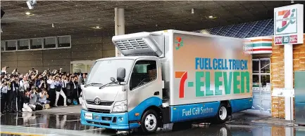  ?? REUTERS ?? TOYOTA MOTOR CORP.’s hydrogen fuel cell truck for pilot project with Seven-Eleven Japan Co., to use the trucks for deliveries to 7-Eleven convenienc­e stores, is seen during its unveiling in Tokyo, Japan, June 6.
