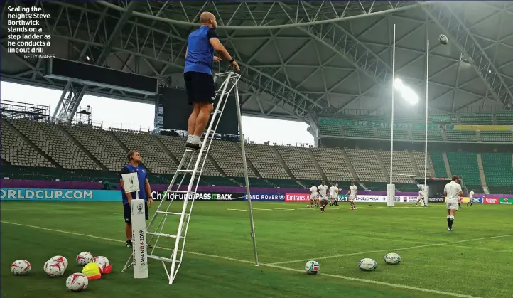  ?? GETTY IMAGES ?? Scaling the heights: Steve Borthwick stands on a step ladder as he conducts a lineout drill