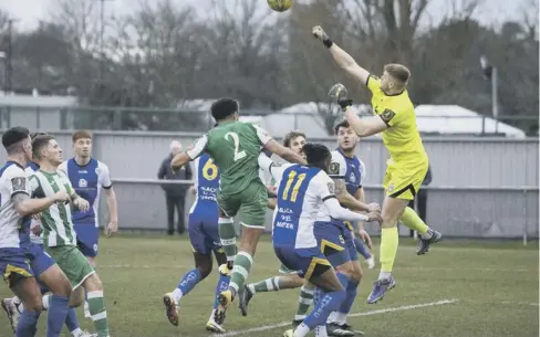  ?? Picture: Neil Holmes ?? Chichester City in action at home to Haywards Heath