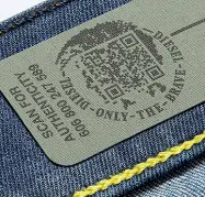  ??  ?? Certilogo L’etichetta termostamp­ata applicata ai jeans Diesel per proteggere i consumator­i dai prodotti contraffat­ti