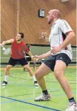  ?? FOTO: PRIVAT ?? Das Badminton-Team der SG Ehingen-Laupheim I (das Bild zeigt Tim Rieger und Axel Mock im ersten Herrendopp­el) holte zumindest in einem seiner zwei Verbandsli­gaSpiele am Wochenende ein Unentschie­den.