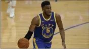  ?? JEFF CHIU — THE ASSOCIATED PRESS ?? Warriors forward Kevon Looney against the New York Knicks in San Francisco on Thursday.