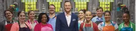  ??  ?? Host Clinton Kelly with the “Spring Baking Championsh­ip” contestant­s