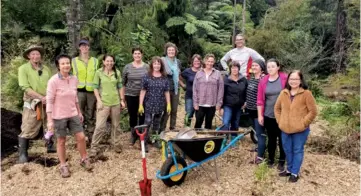  ??  ?? Below left: The group who worked in the Hauraki ranges.