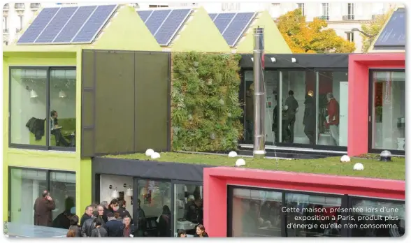  ??  ?? Cette maison, présentée lors d’une exposition à Paris, produit plus d’énergie qu’elle n’en consomme.