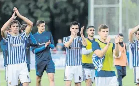  ?? FOTO: UNCITI ?? Los jugadores del Sanse aplauden a la afición tras el partido ante el Fuenlabrad­a